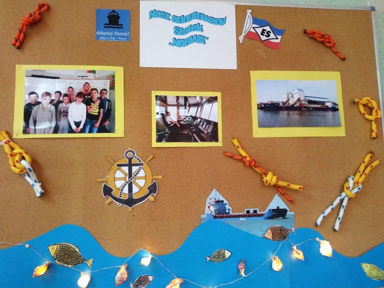 Children learning about shipping